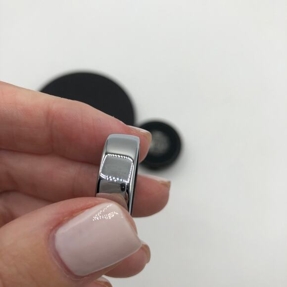 Oura Ring Gen 3 Horizon Silver 9 Worn 2 Wks Works Perfectly looks Great! - Picture 4 of 5